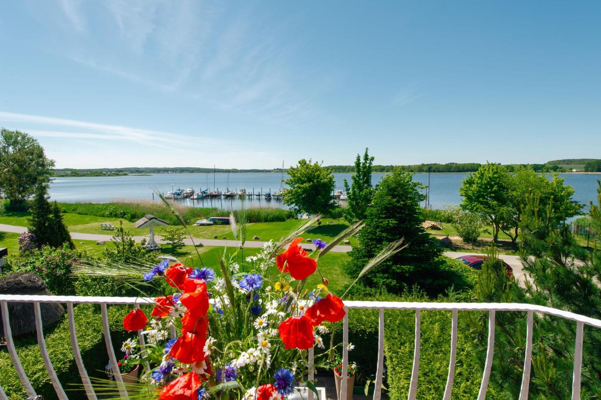 Selliner Ferienappartements Mit Balkon Und Seeblick Sellin (Rugen) Exterior foto